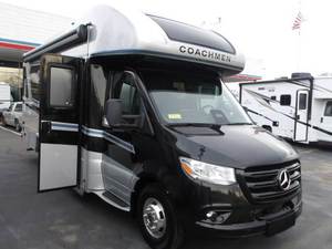 Meilleure Vente – Caravane de Voyage Tout-Terrain Moderne 2025 C-o-a-c-h-m-e-n P-r-i-s-m 24FS en Aluminium Noir pour 4-6 Personnes – Prête à l'Expédition - Product Image 1