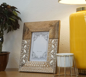 Cadre photo moderne en bois pliable à fixation murale verticale, forme personnalisée, avec impression sérigraphique bicolore par ZF - Product Image 6