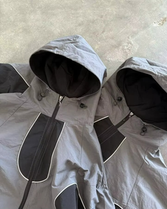 Conjunto Deportivo de Dos Piezas para Hombre, Chaqueta Cortavientos con Cierre y Pantalones Deportivos de Nailon y Poliéster - Product Image 1