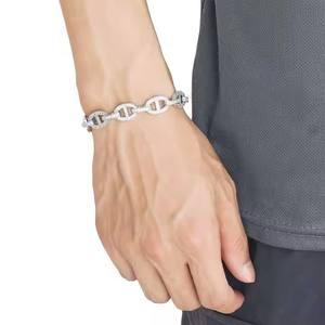 Bracelet de luxe en moissanite style hip-hop, serti de diamants, idéal pour les fêtes, les clubs, les spectacles, les mariages et le quotidien - Product Image 3