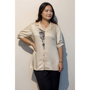 Camisa de Mujer EURELLA Beige de Algodón Giza, Prenda Casual Elegante de Primera Calidad, Venta al Por Mayor - Product Image 4