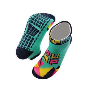 ถุงเท้าแทรมโพลีนคุณภาพสูงแบบกำหนดเอง ถุงเท้ากันลื่น ถุงเท้าข้อสั้นสำหรับผู้ชาย สำหรับสวนสนุกกระโดด  ไซส์เด็กและผู้ใหญ่ โลโก้ด้านล่าง ตัวอย่างฟรี - Product Image 5