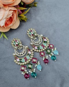 Boucles d'oreilles Chandbali Meenakari de créateur, plaquées or antique, avec pierres et perles, pour femmes, collection pour mariage, réception et soirée - Product Image 3