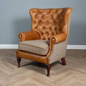 Sillón Chesterfield de Cuero Marrón Premium con Respaldo Alto, Diseño Acolchado, Patas de Madera, Asiento Tradicional para Sala de Estar - Product Image 1