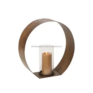 Candelabro de latón hecho a mano para decoración de bodas y cenas, farol decorativo para el hogar, de lujo con detalles en oro, fabricado por Zahid exports en India. - Product Image 1