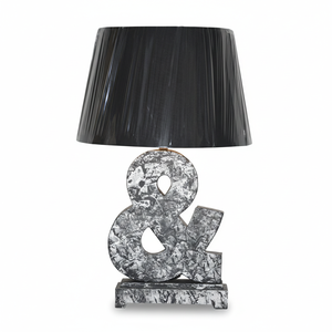 Lampe de table décorative moderne avec base en forme d'ampersand artistique et abat-jour en tissu noir, idéale pour le salon et la chambre à coucher - Product Image 2