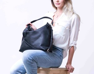 Multi-Pocket Waterproof Genuine Leather Hobo <b>Bag</b> with Chain Strap Lightweight Relaxed Fit Luxury Fashion Design Zipper Closure - Product Image 2