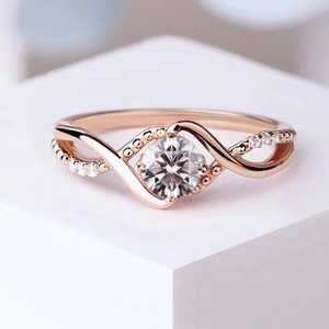 Bague de promesse unique en or massif 14 carats avec diamant rond de 1,02 carat cultivé en laboratoire pour femme, cadeau de mariage ou de fête pour partenaires - Product Image 1