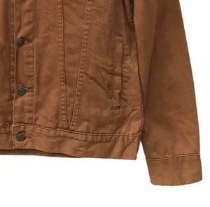 Chaqueta vaquera corta de lona de algodón marrón sólido para exteriores con botones, personalizada para hombre - Product Image 3