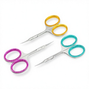 Tijeras para Cutículas de Acero Inoxidable de Alta Calidad con Hoja Curva para Diestros, Punta Afilada para Recortar Cejas, Vello de la Nariz y Maquillaje - Product Image 1