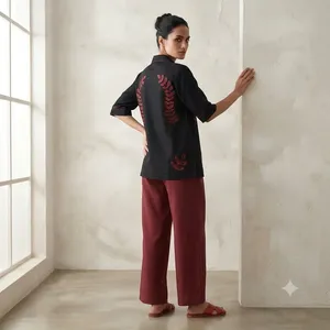Ensemble Kurta brodé noir pour femmes et pantalon Palazzo bordeaux, manches trois quarts, col en V, tenue ethnique décontractée, tenue confortable - Product Image 3