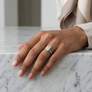 Bague de fiançailles pour femme en platine PT950 avec diamant radiant de 2 carats, diamants de laboratoire certifiés IGI, style classique - Product Image 4