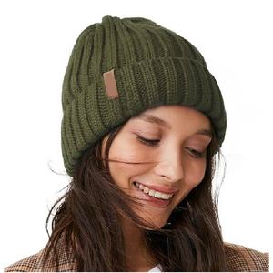 Gorro de punto grueso con parche de cuero y logo personalizado, cálido para invierno, verde oliva, con dobladillo, estilo slouchy, para esquí, venta al por mayor - Product Image 2