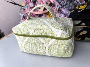 New Arrival Eco-Friendly Reusable Cotton Travel Bag Beautiful Floral Print <b>Vanity</b> Bags Zipper Closure Fashion Small Cosmetic Bag - Product Image 3