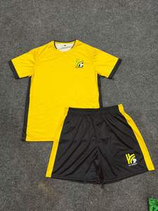 Conjunto de uniforme de fútbol sublimado en poliéster, camiseta deportiva con cuello redondo y pantalones cortos de fútbol con cordón ajustable. - Product Image 5