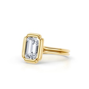 Bague de fiançailles solitaire en or jaune 9 carats avec diamant de laboratoire taille émeraude 15 points 1 carat, sertie clos, double bande, bijoux de mariée - Product Image 3