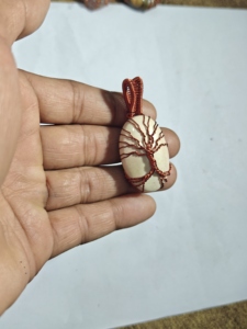 Pendentif artisanal en pierre naturelle enroulé de fil de cuivre, collier bohème tribal, bijoux rustiques, pendentif en pierre précieuse, cadeau - Product Image 4