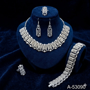 Parure de bijoux de mariée pour femme en laiton plaqué or 24 carats avec zircon créé en laboratoire, collier et bracelet tendance au design insecte - Product Image 6