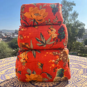 กระเป๋าใส่อุปกรณ์อาบน้ำพร้อมซิปและลายพิมพ์ดอกไม้ กระเป๋าอเนกประสงค์ กระเป๋าเดินทาง ชุดอเนกประสงค์ 3 ชิ้น แบบเย็บติดกัน สำหรับใช้ในชีวิตประจำวัน - Product Image 1