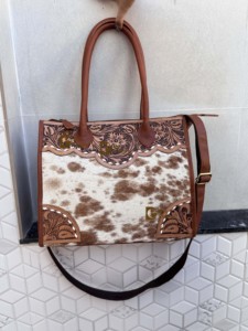 Sac fourre-tout en cuir sculpté à la main, design unique, en cuir de vachette, style bohème vintage, fait main, sac bandoulière - Product Image 5