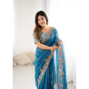 Hermoso Sari de Chifón para Fiestas con Bordado y Silueta Recta - Product Image 3