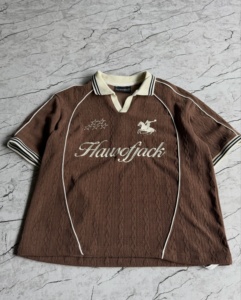 Camiseta Polo de Carreras Vintage Personalizada, Color Rojo Óxido, Tela Texturizada Acanalada, con Gráfico Impreso de McLaren - Product Image 3