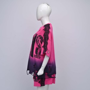 Conjunto de camiseta gráfica oversize y shorts para mujer, personalizado, de manga corta, estilo streetwear, con efecto desgastado, venta al por mayor - Product Image 3