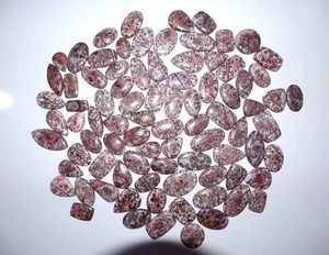 Piedra de Cuarzo con Diseño de Piel de Leopardo Natural, Obra de Arte Decorativa para Sala de Estar, Energía Feng Shui, Disponible para la Venta - Product Image 1