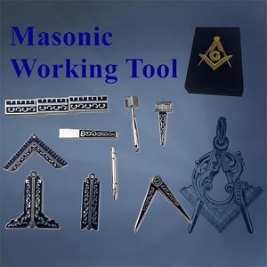 Ensemble d'outils maçonniques - Kit d'outils de franc-maçon avec équerre, compas, maillet, règle, burin, truelle et bâton de diacre - Product Image 1