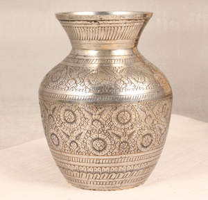 Jarrón de mesa de maceta de interior ecológico hecho a mano moderno niquelado plateado hecho de hierro Premium Azora Industries - Product Image 3