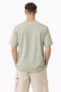 Camiseta gráfica con tipografía Courageous para hombre, color verde salvia, mezcla de algodón de primera calidad, camiseta informal estilo streetwear - Product Image 3