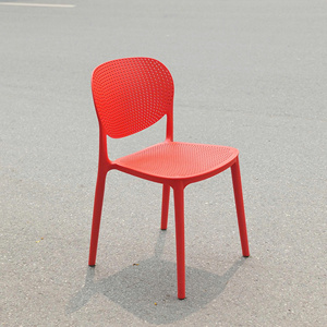 Silla de Jardín de Plástico Moldeado Moderna de Alta Gama en Color Rojo con Orificios - Muebles de Exterior Resistentes al Agua, Duraderos, Cómodos y Apilables - Product Image 2