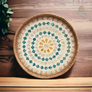 Bandeja redonda de ratán con diseño de mandala de rayos de sol, bandeja de concha de capiz, bandeja decorativa, regalo de 18 cumpleaños para una hija. - Product Image 1