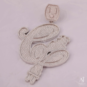 Colgante de Moissanita Elegante de la Mejor Calidad con Plata de Ley 925 Sólida para Regalo de Compromiso o Aniversario, Disponible para la Venta - Product Image 1