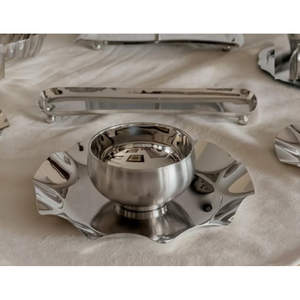 Offre Spéciale – Ensemble de Bols à Pieds en Acier Argenté Faits Main et Plateaux Volantés – Centre de Table de Mariage de Luxe – Bol Décoratif pour Chocolats – Décoration Maison - Product Image 1