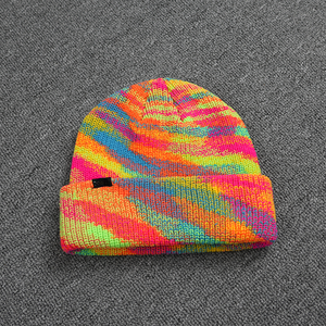 Gorro de Punto Acanalado Premium Unisex, Gorro de Invierno Elástico y Suave con Tela Cálida y Cómoda para Uso Diario al Aire Libre - Product Image 1