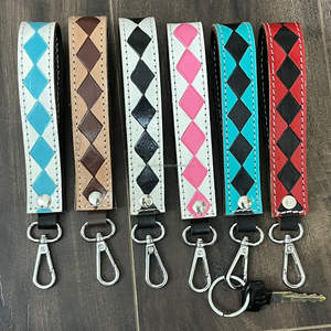 Cadeau d'affaires personnalisé de luxe Commande en gros Service OEM Logo personnalisé Bracelet porte-clés Bracelet de luxe en cuir à carreaux véritable - Product Image 6