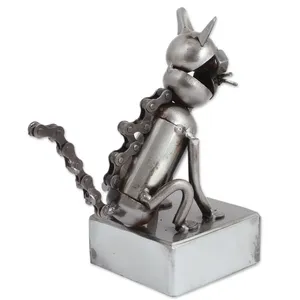 Sculpture en métal de chat robot steampunk en argent fait main sur socle, décoration de table unique pour la maison, le bureau et cadeau pour les amoureux des chats - Product Image 1