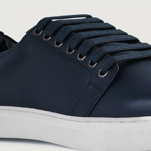 Baskets basses élégantes en cuir véritable Midnight pour hommes – Chaussures décontractées et habillées de haute qualité, marque OEM, vente en gros - Product Image 5