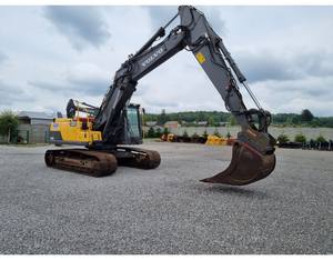 Excavadora de cadenas Volvo EC220D de alta calidad con cucharón de 8m de capacidad, motor y caja de cambios de alta eficiencia operativa - Product Image 6