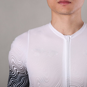 Traje de Material Suave, Diseño Moderno, Ajuste Ajustable, Perfecto para Uso Diario y al Aire Libre - Product Image 3