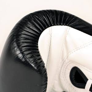 ถุงมือชกมวย Fairtex สีดำ-ขาว แบบผูกเชือก ผลิตตามสั่ง ถุงมือมวยไทย Fairtex คุณภาพสูง ถุงมือชกมวย Fairtex รุ่นใหม่ - Product Image 5