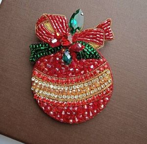 MD HANDICRAFTS Broche de luxe brodée et perlée, faite à la main, cadeau pour elle, modèle MD-9763, occasion de mariage - Product Image 1