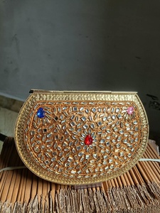 Sac à main de soirée pour femme, accessoire de mode traditionnel haut de gamme, orné de pierres Kundan en mosaïque, idéal pour mariage et fêtes, à prix abordable. - Product Image 2