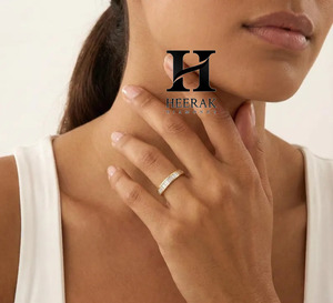 แหวนแต่งงานเพชรทรงบาแกตต์ทองคำ 14K หรูหรา ประดับเพชรแล็บโกรว์แบบช่องสำหรับผู้หญิง ขายส่งเครื่องประดับ - Product Image 1