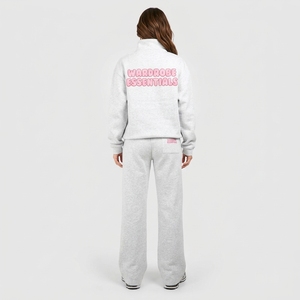 Ensemble sweat à capuche gris à quart de zip et pantalon large pour femme, 100 % coton respirant, coupe décontractée ample avec logo rose imprimé, idéal pour l'automne - Product Image 3