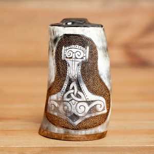 Chope à bière en corne de Viking polie, écologique, en corne naturelle, artisanale, de luxe, d'inspiration médiévale, avec logo de Noël, anti-fuite - Product Image 1