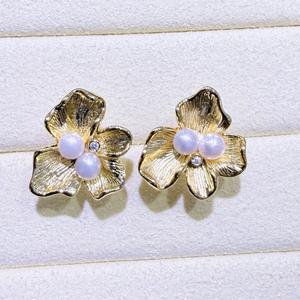 Pendientes de Perlas de Agua Dulce Elegantes y Exquisitos de Zhuji, Diseño de Flor de Iris Premium con Tamaño Pequeño y Encanto Lujoso - Product Image 3