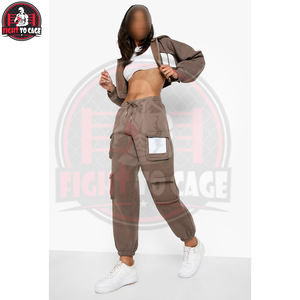 Conjunto Deportivo de Mujer en Color Marrón, Top Corto y Pantalones, Ropa Casual de la Mejor Calidad, Sudadera con Capucha de Manga Larga y Pantalones - Product Image 2