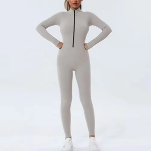 Mono de yoga para mujer, gris liso, de manga larga, cuello alto, cintura alta, cremallera frontal, ajuste ceñido, secado rápido - Product Image 1